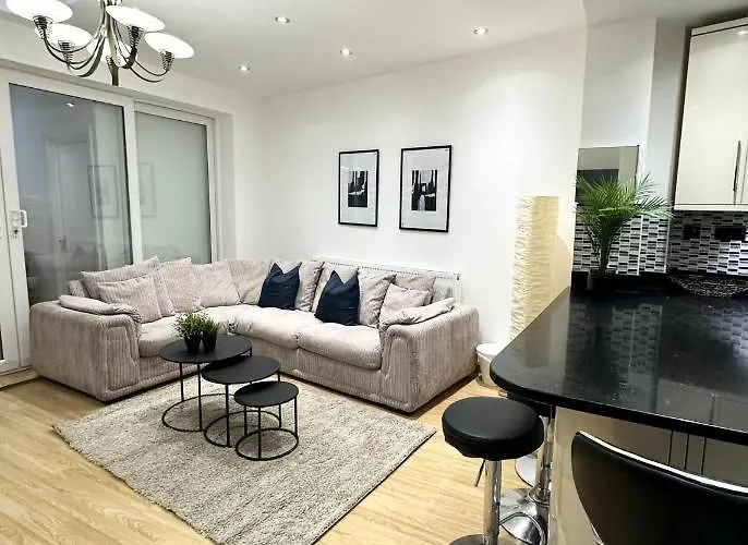 London Charm - Stylish Room In Spacious Home